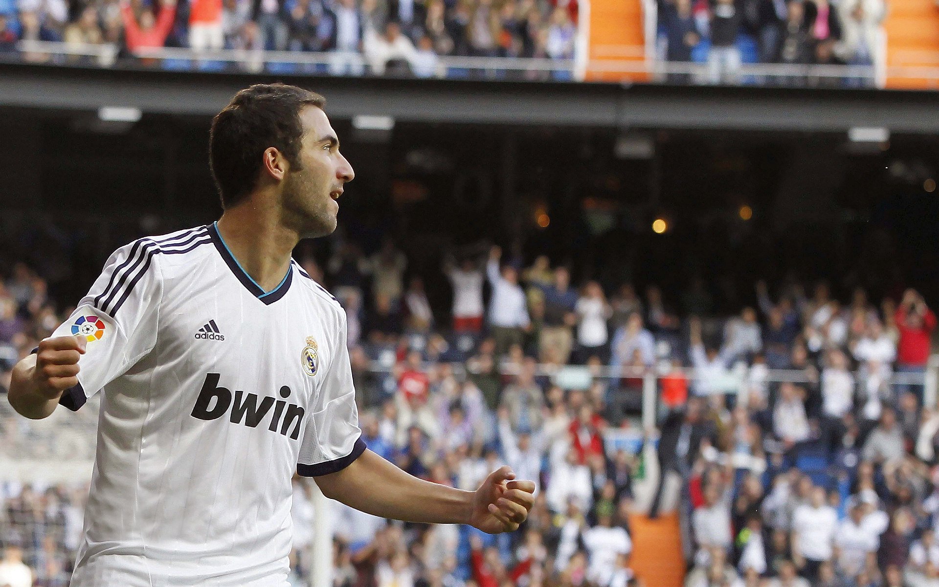 足球场馆建设全面提速满足城市发展需求，足球场建设实施方案