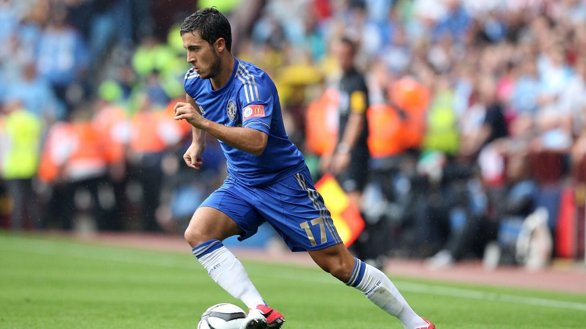 足球公益慈善赛火爆举办，善款用于青少年体育发展项目，慈善足球比赛